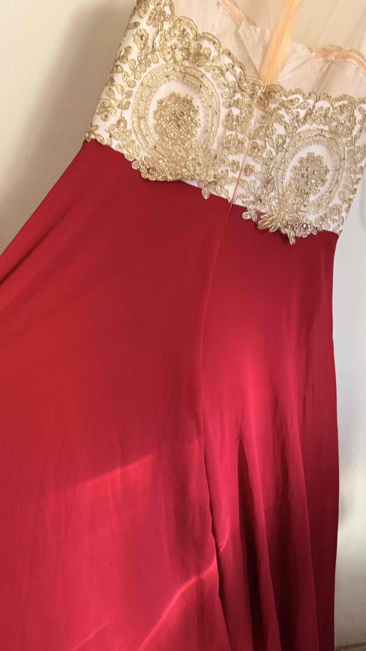 Vestido burdeo claro con encaje dorado - miniatura 3