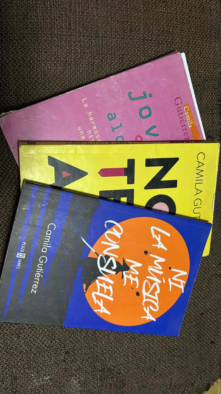 Lote de libros Camila Gutiérrez - miniatura 1