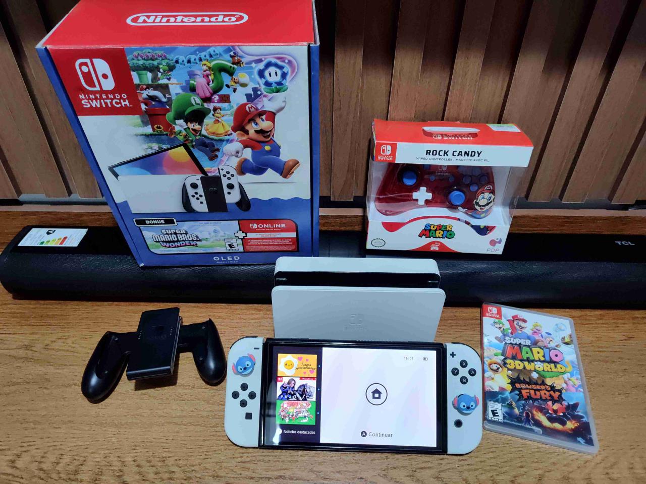 Nintendo Switch OLED con accesorios - miniatura 2