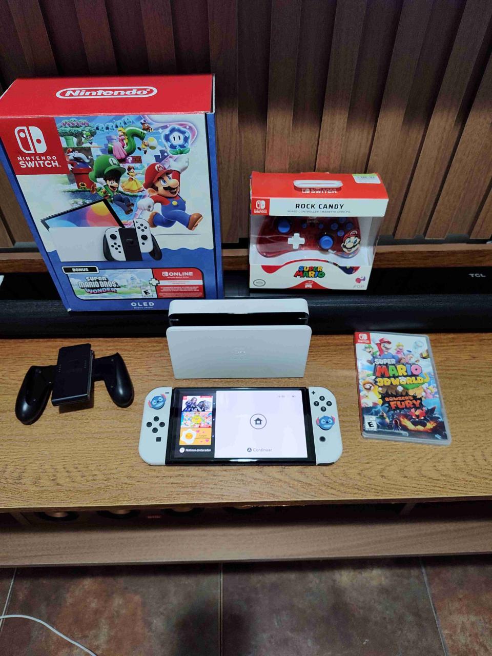 Nintendo Switch OLED con accesorios - miniatura 3