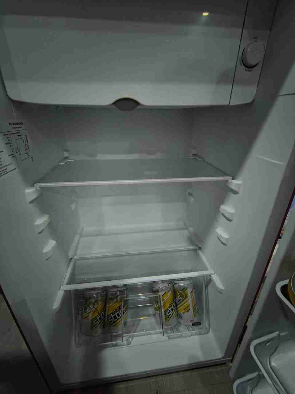 Mini refrigerador rojo Midea - miniatura 4