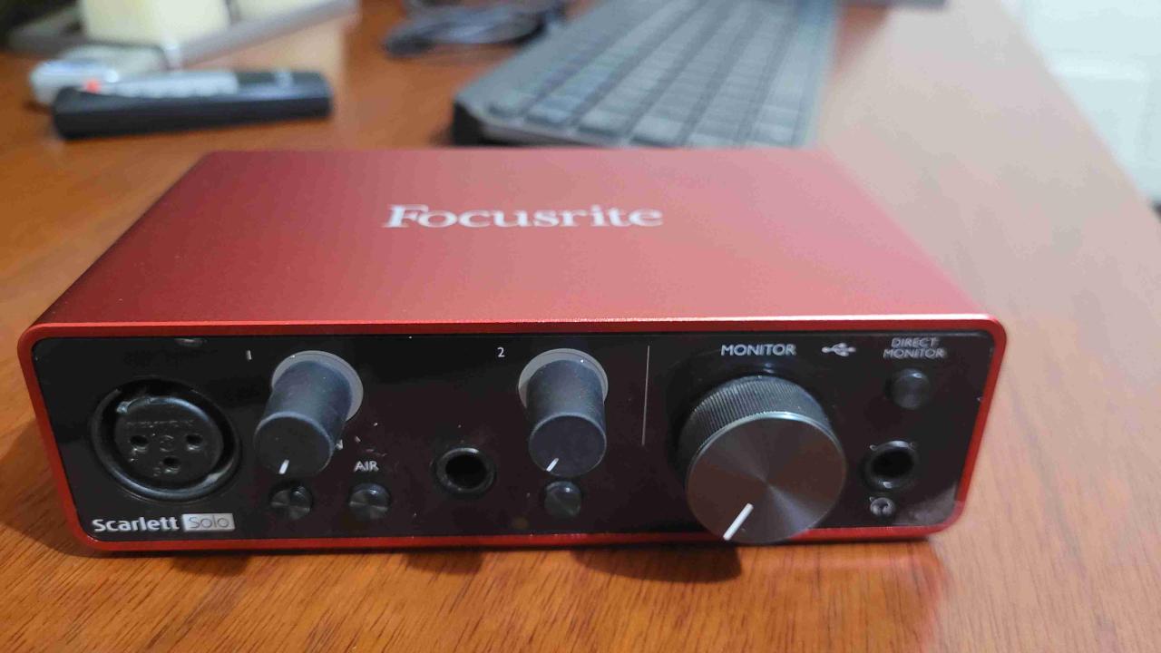 Interfaz de audio Focusrite Scarlett Solo 3ra Gen - miniatura 1