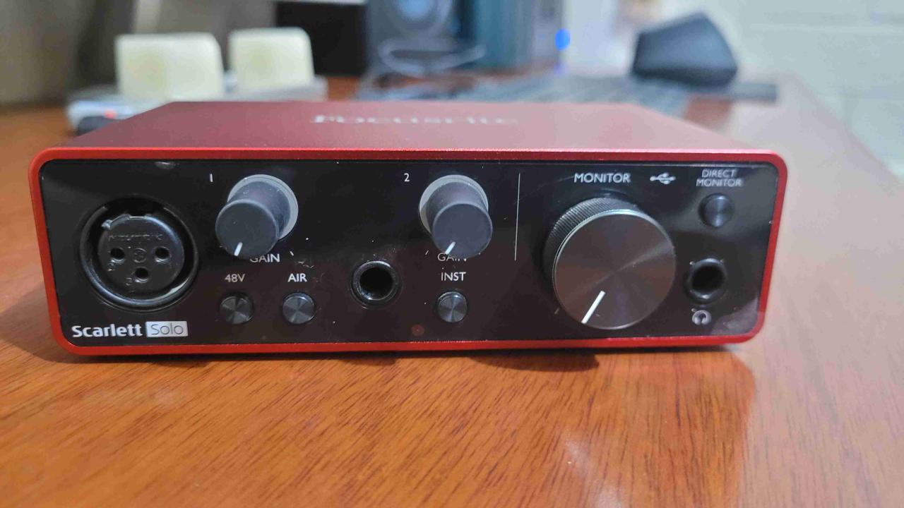Interfaz de audio Focusrite Scarlett Solo 3ra Gen - miniatura 2