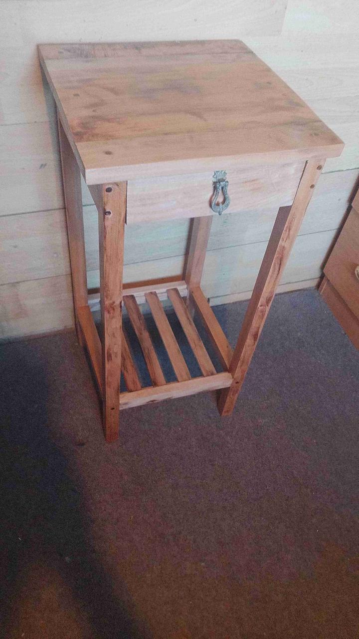 Mesa de madera rústica - miniatura 1