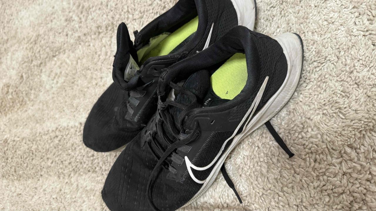 Zapatillas deportivas negras Nike - miniatura 2