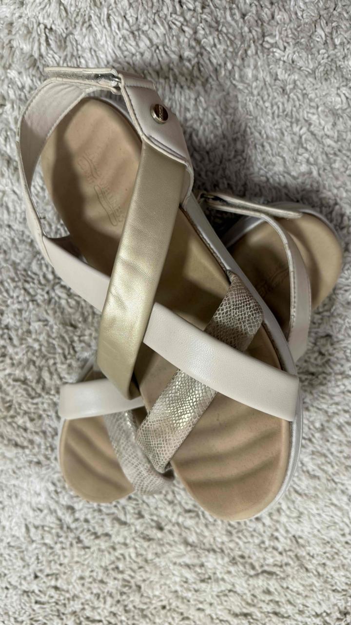 Sandalias de mujer beige y dorado - miniatura 3