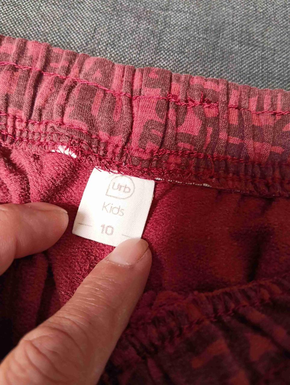Pantalones deportivos rojos estampados - miniatura 2