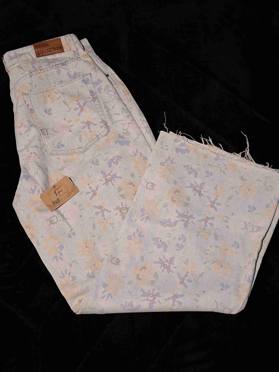 Pantalones floreados beige - miniatura 2