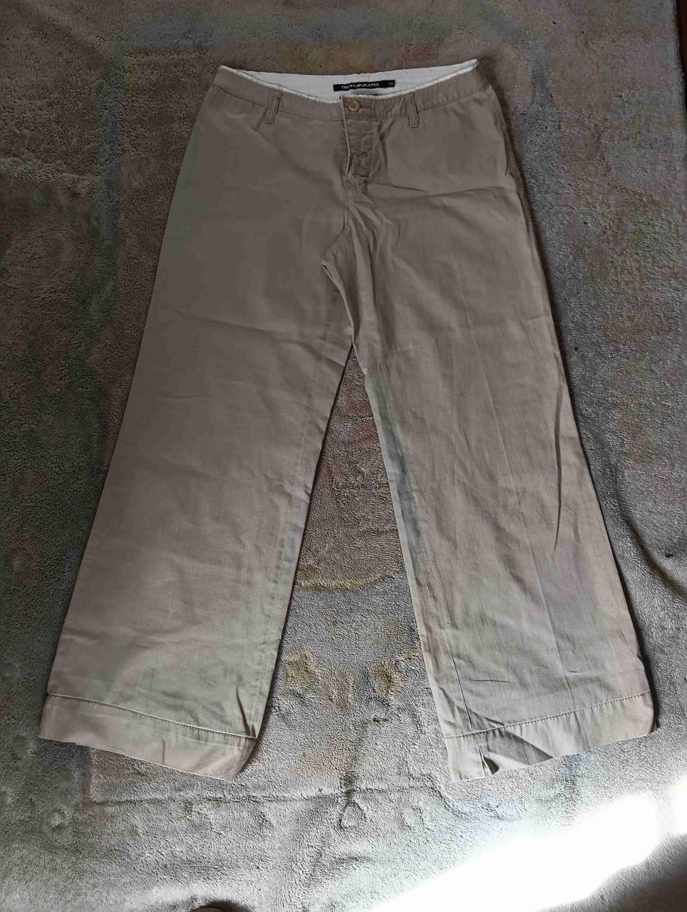 Pantalones beige casuales