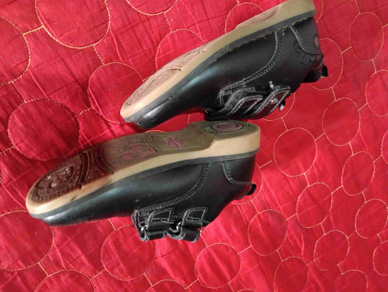 Zapatos escolares negros con velcro - miniatura 3