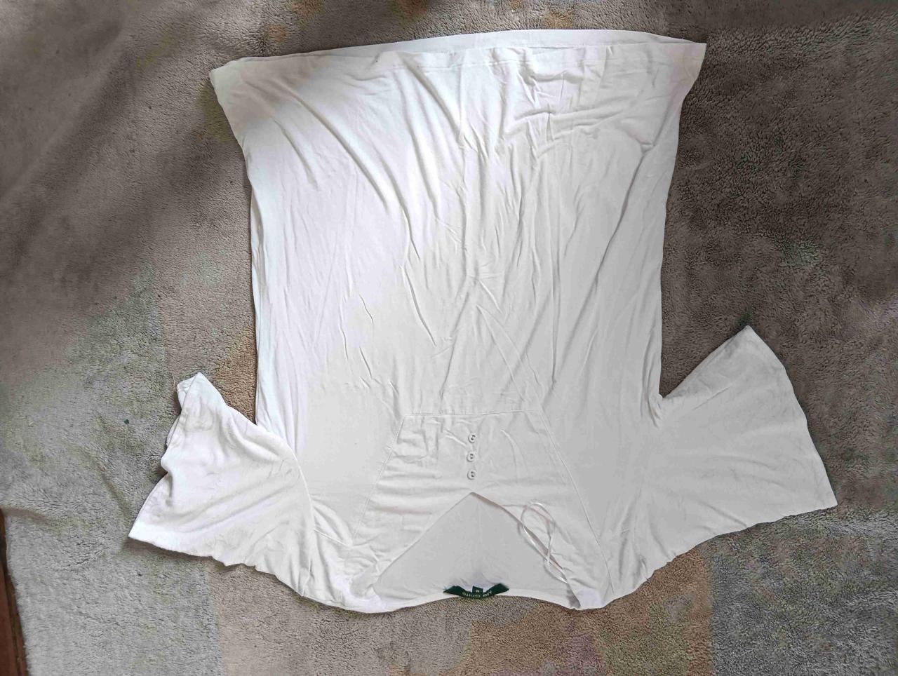 Camiseta blanca con botones