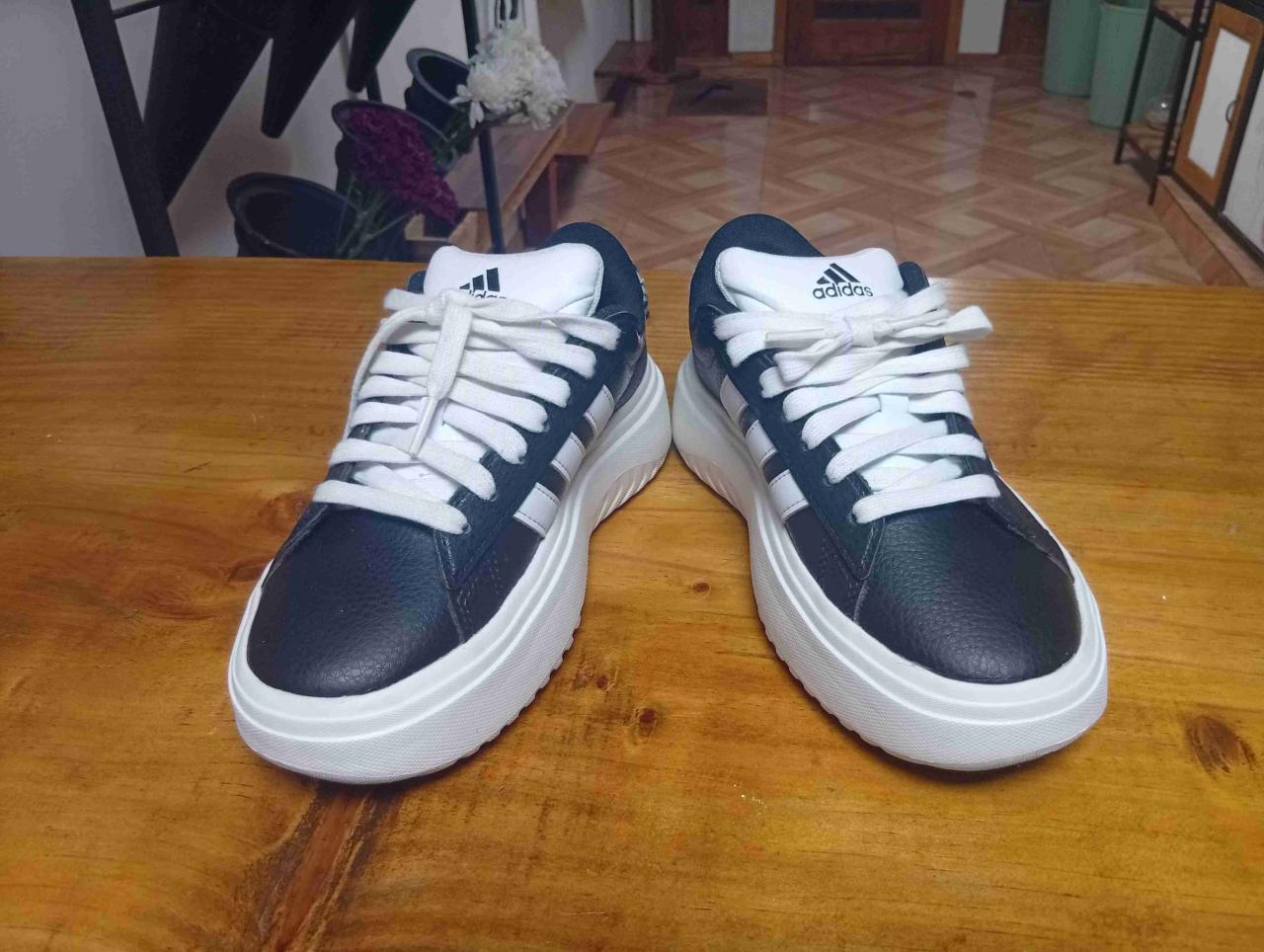 Zapatillas deportivas negras y blancas talla 36 - miniatura 3