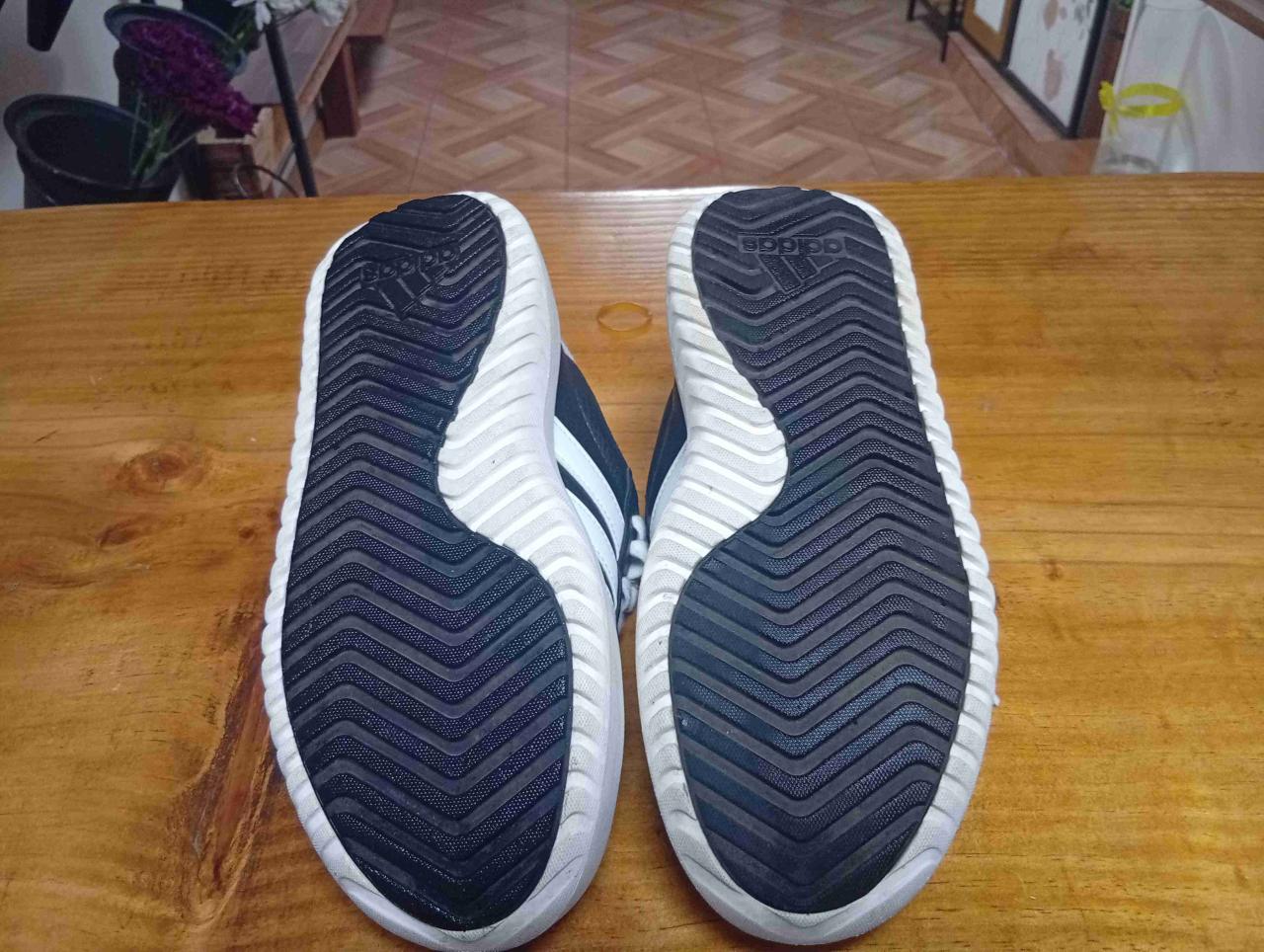 Zapatillas deportivas negras y blancas talla 36 - miniatura 4