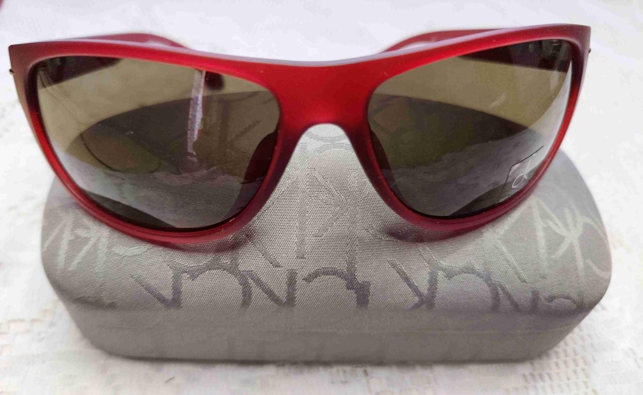 Gafas de sol rojo con funda