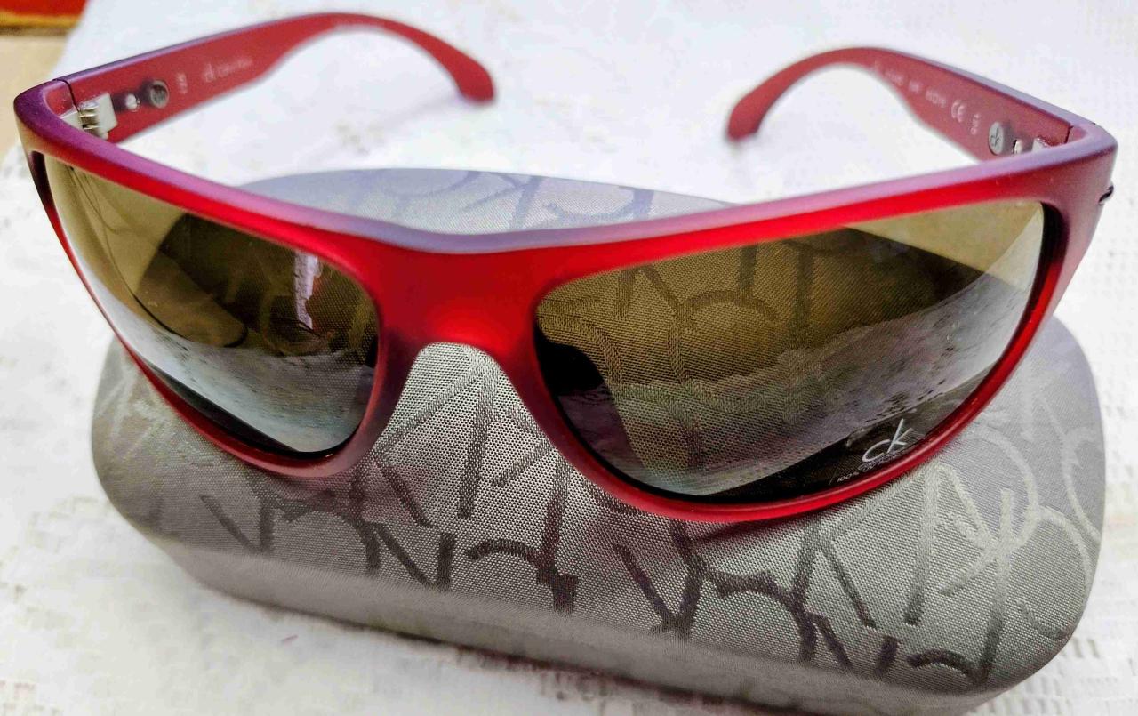 Gafas de sol rojo con funda - miniatura 3