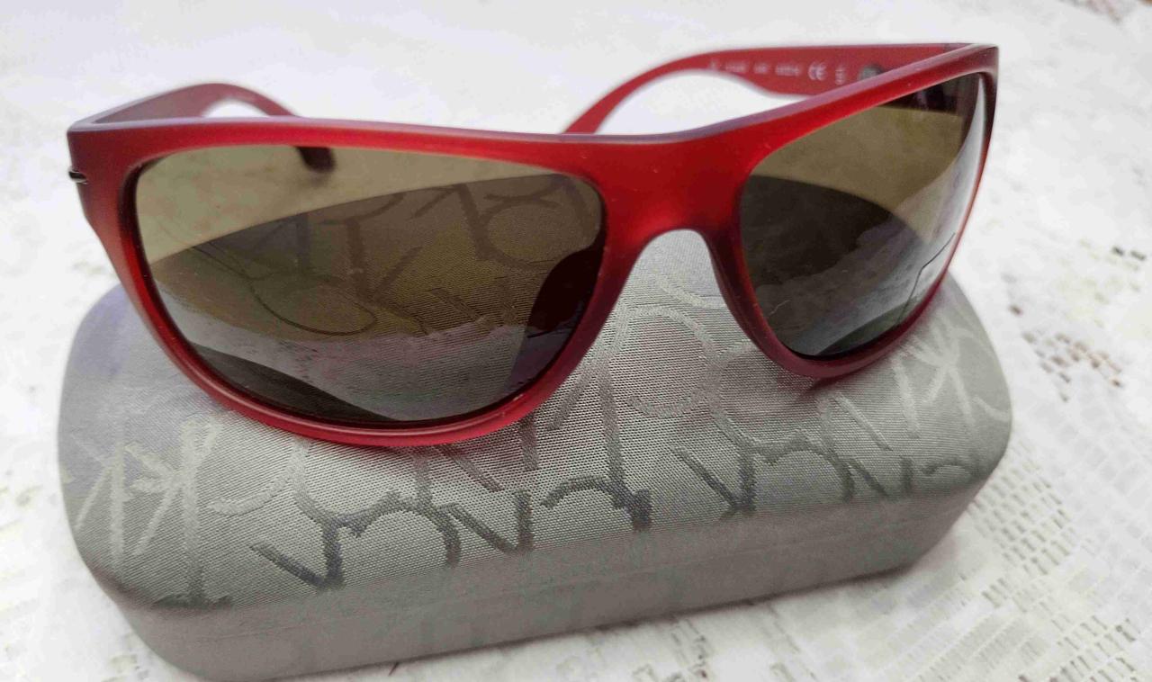 Gafas de sol rojo con funda - miniatura 5