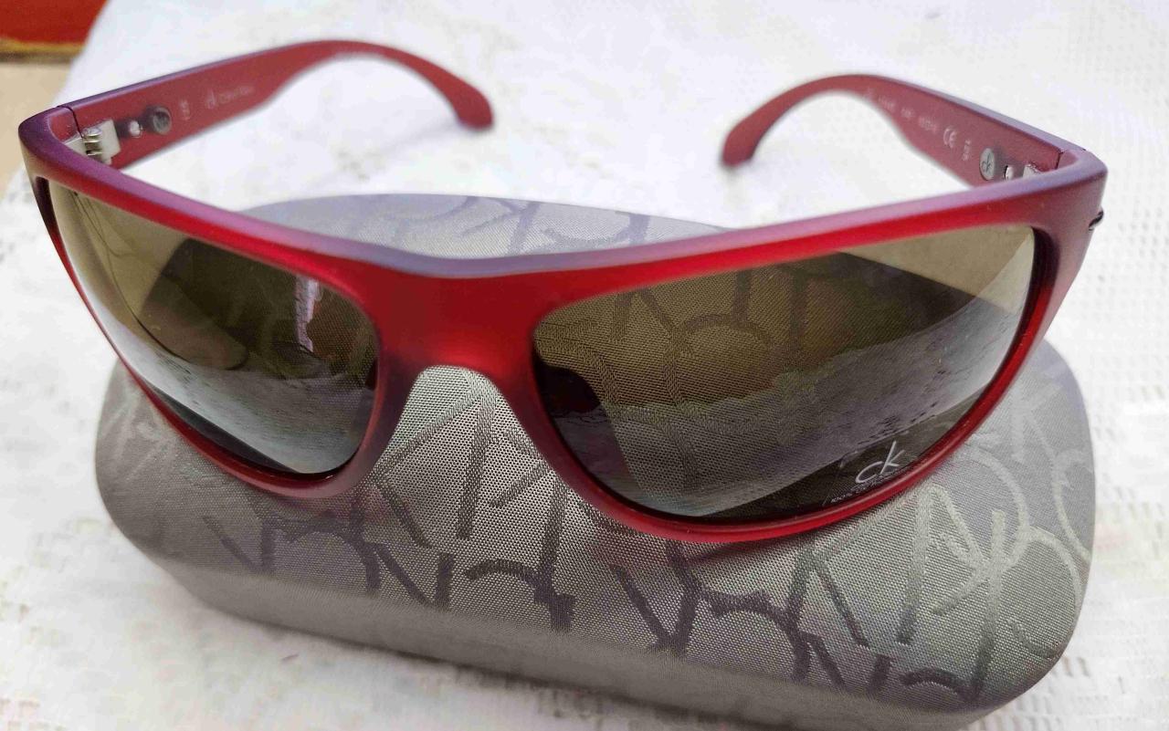 Gafas de sol rojo con funda - miniatura 6