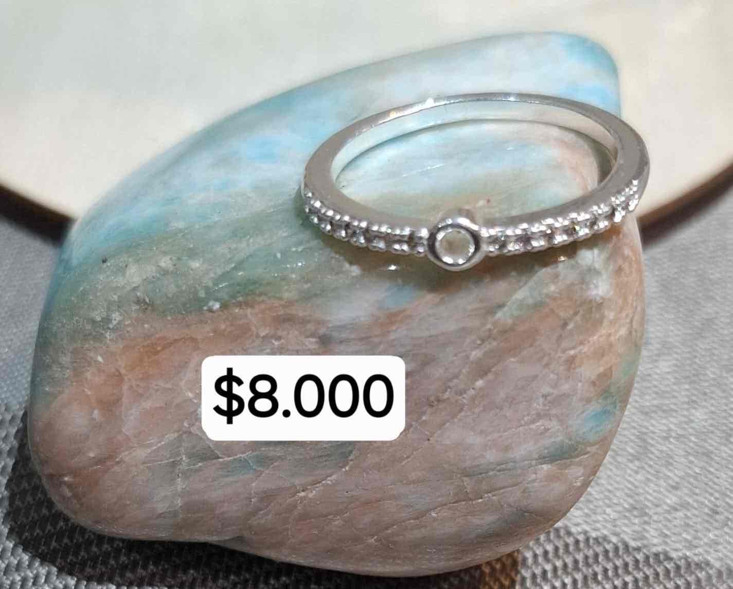 Anillo plateado con circonitas - miniatura 1