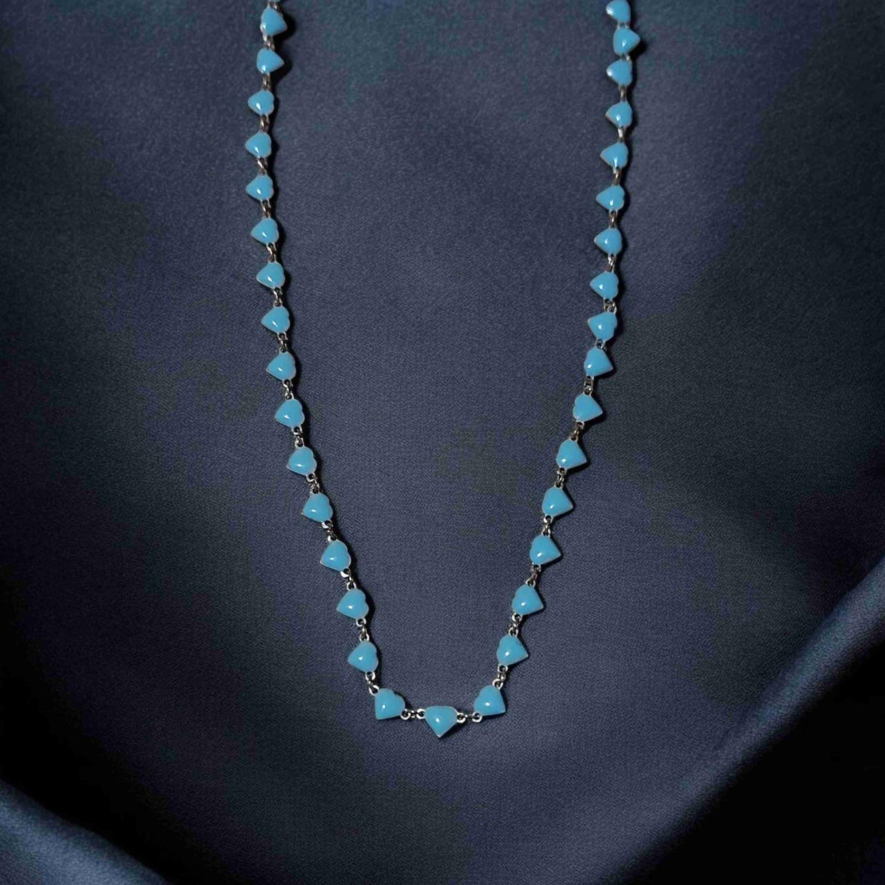 Collar de corazones azules