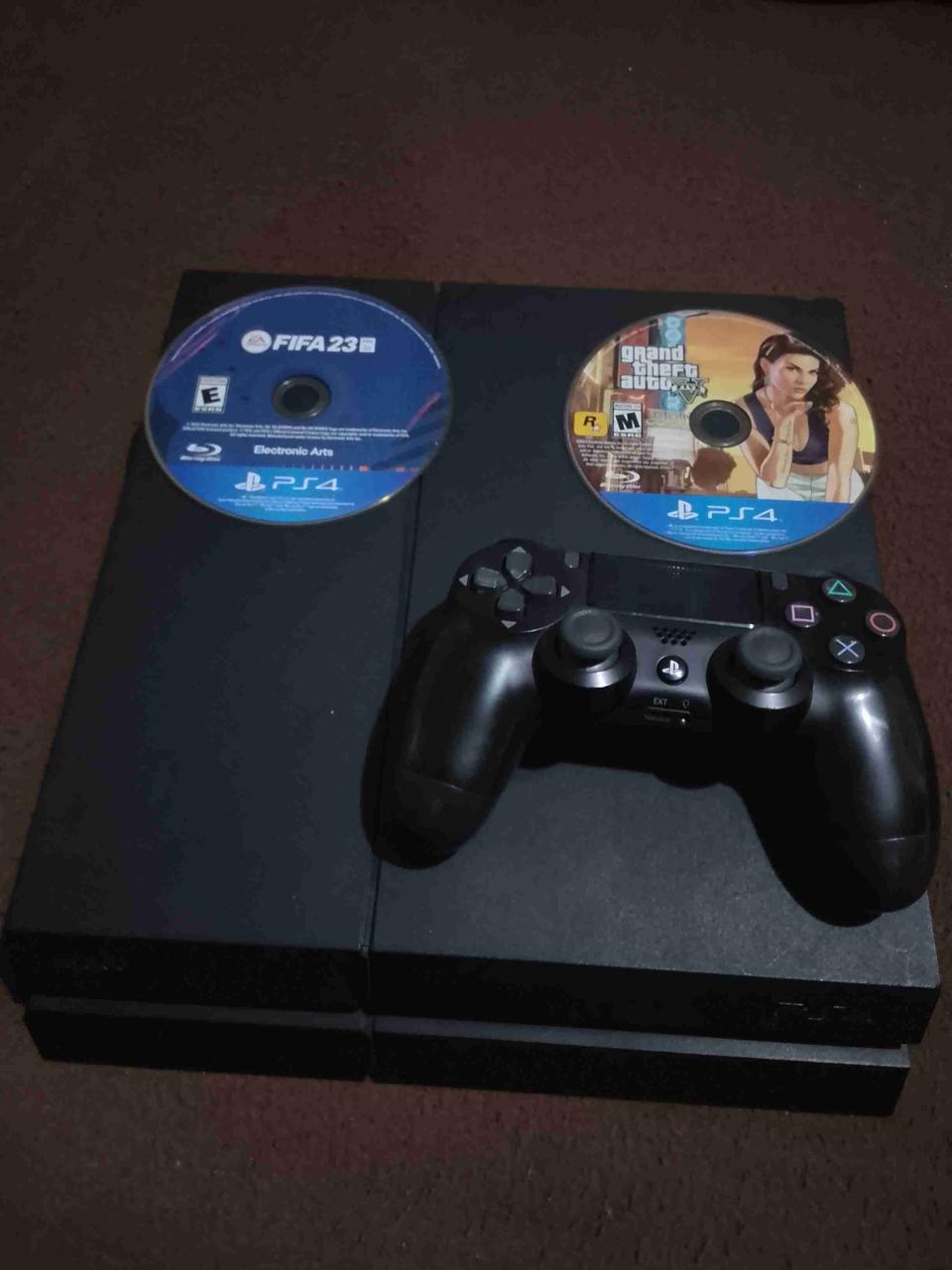 Consola PS4 con dos juegos - miniatura 1