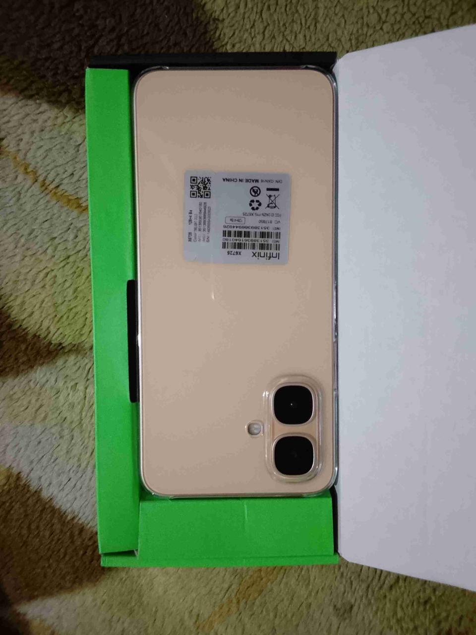 Smartphone en caja - miniatura 2