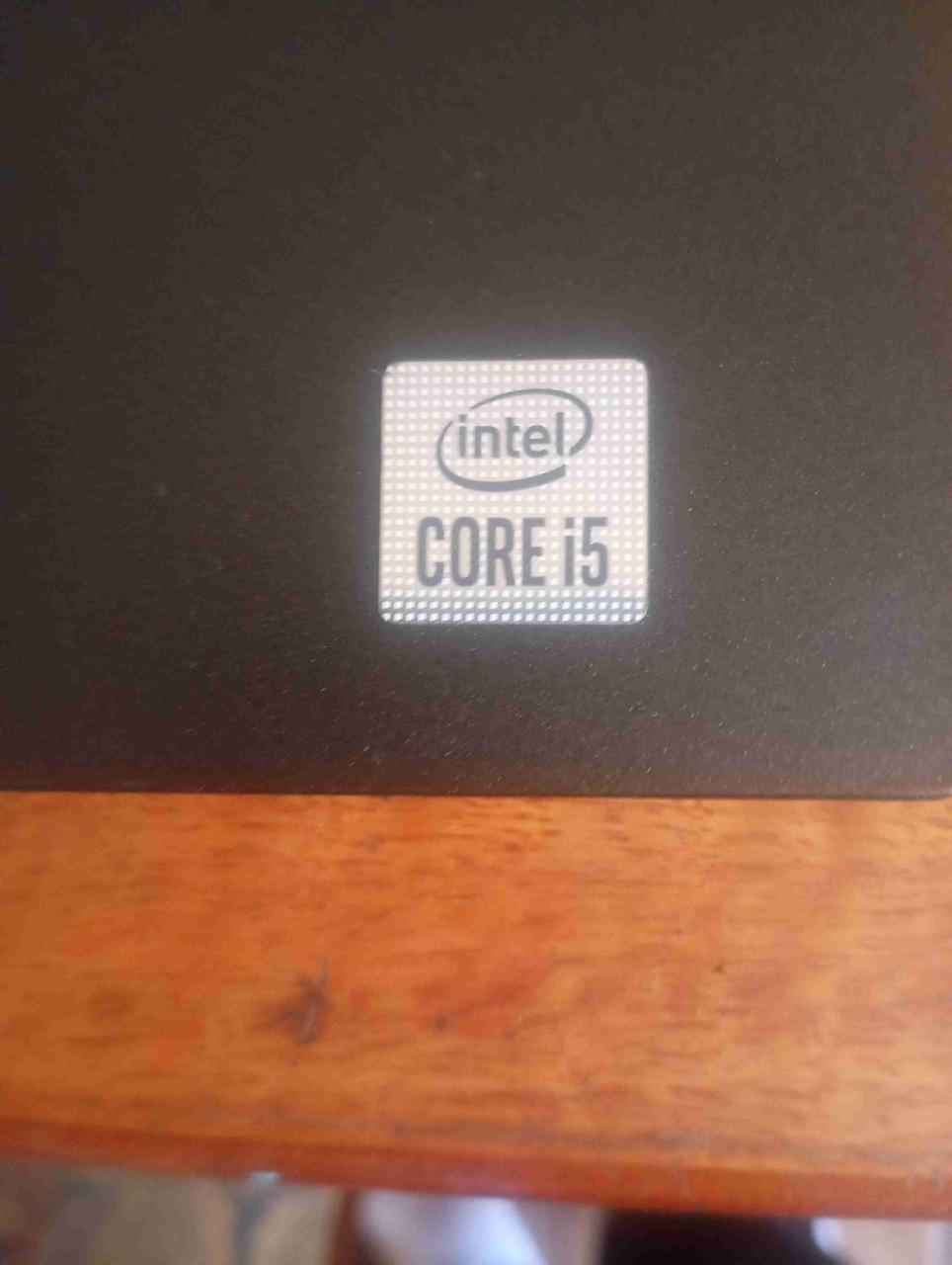 Laptop Dell con teclado retroiluminado - miniatura 3