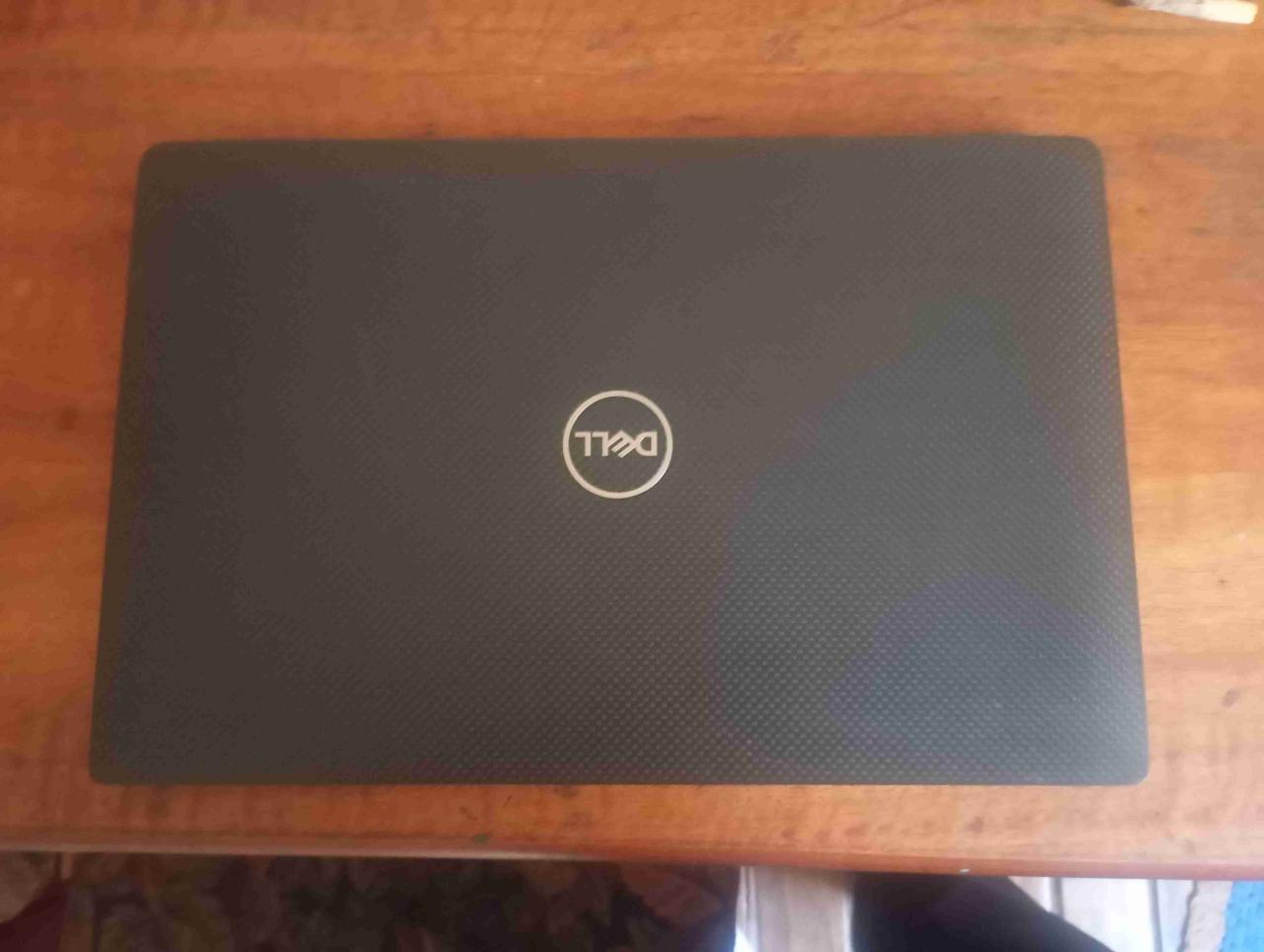 Laptop Dell con teclado retroiluminado - miniatura 6