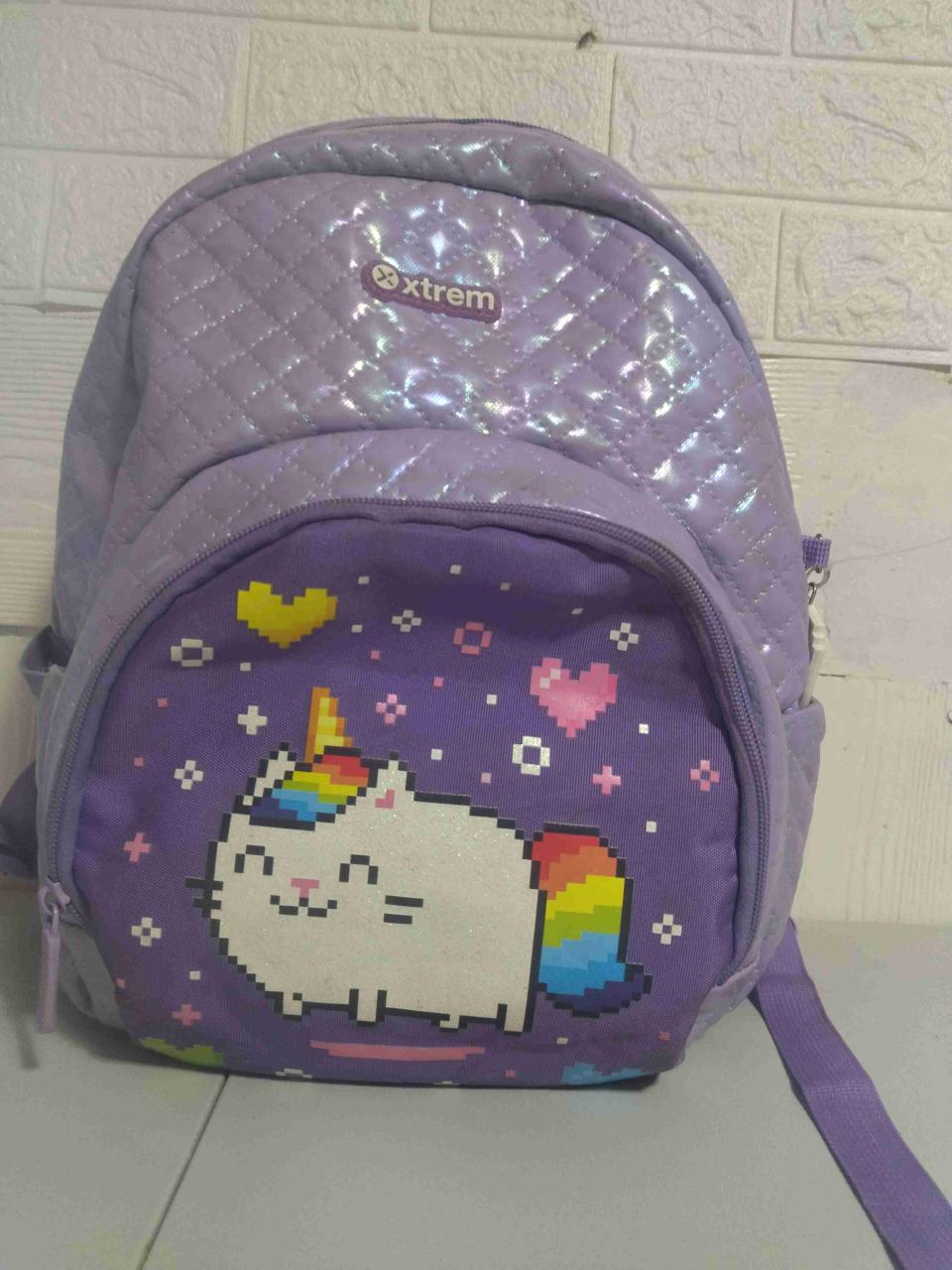 Mochila morada con diseño de unicornios - miniatura 1