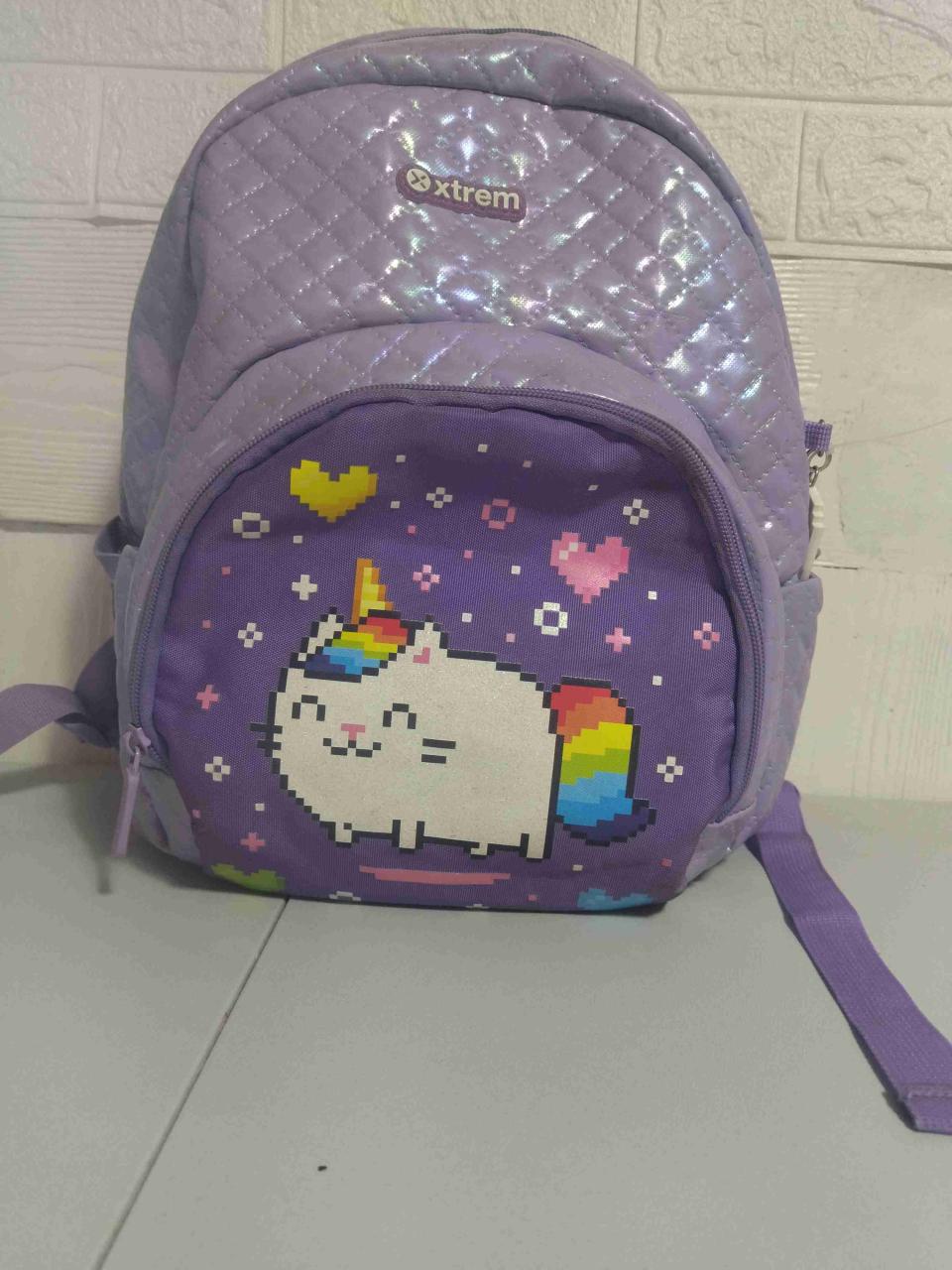 Mochila morada con diseño de unicornios - miniatura 2