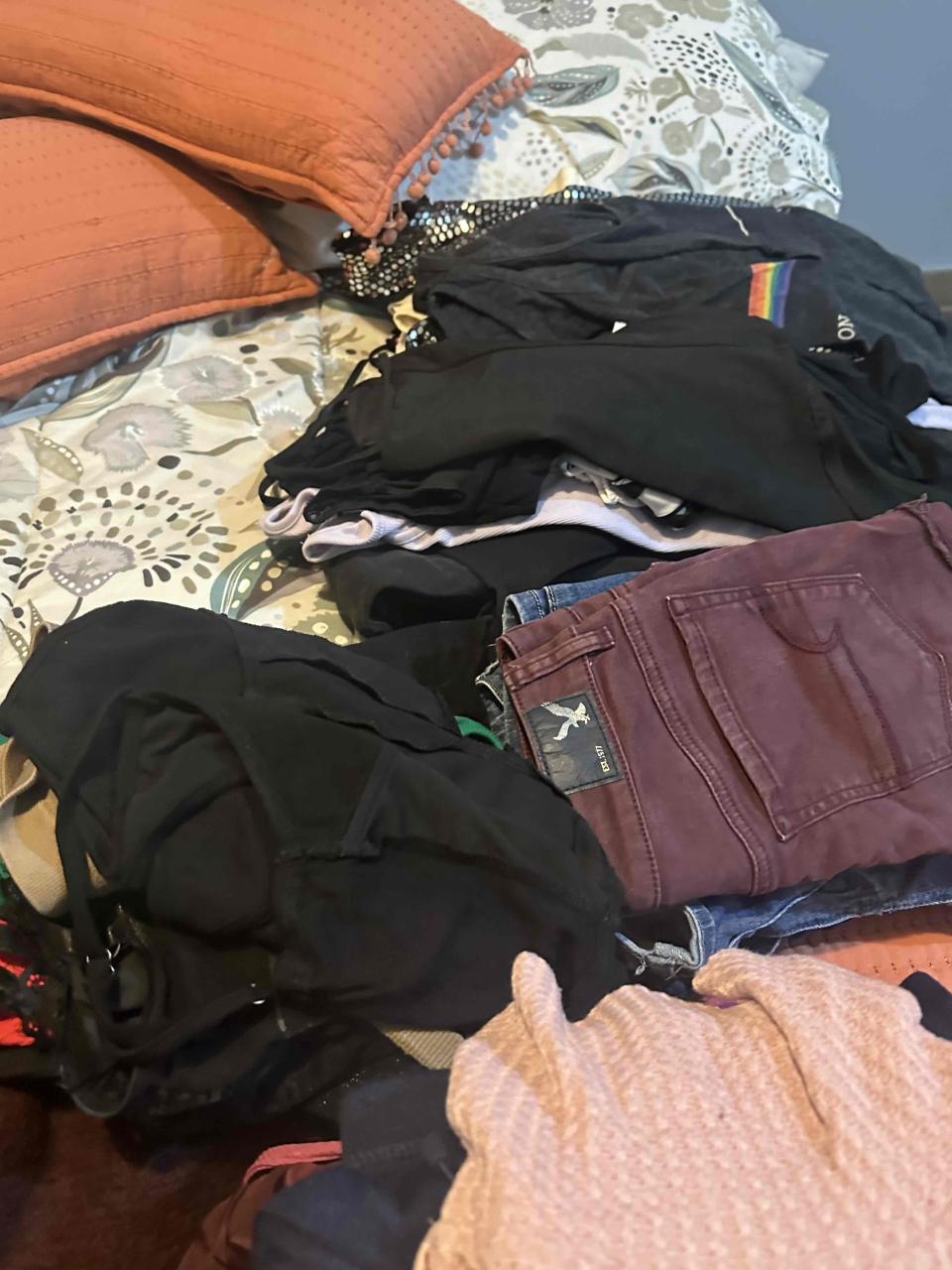 Ropa variada para mujer y hombre - miniatura 4