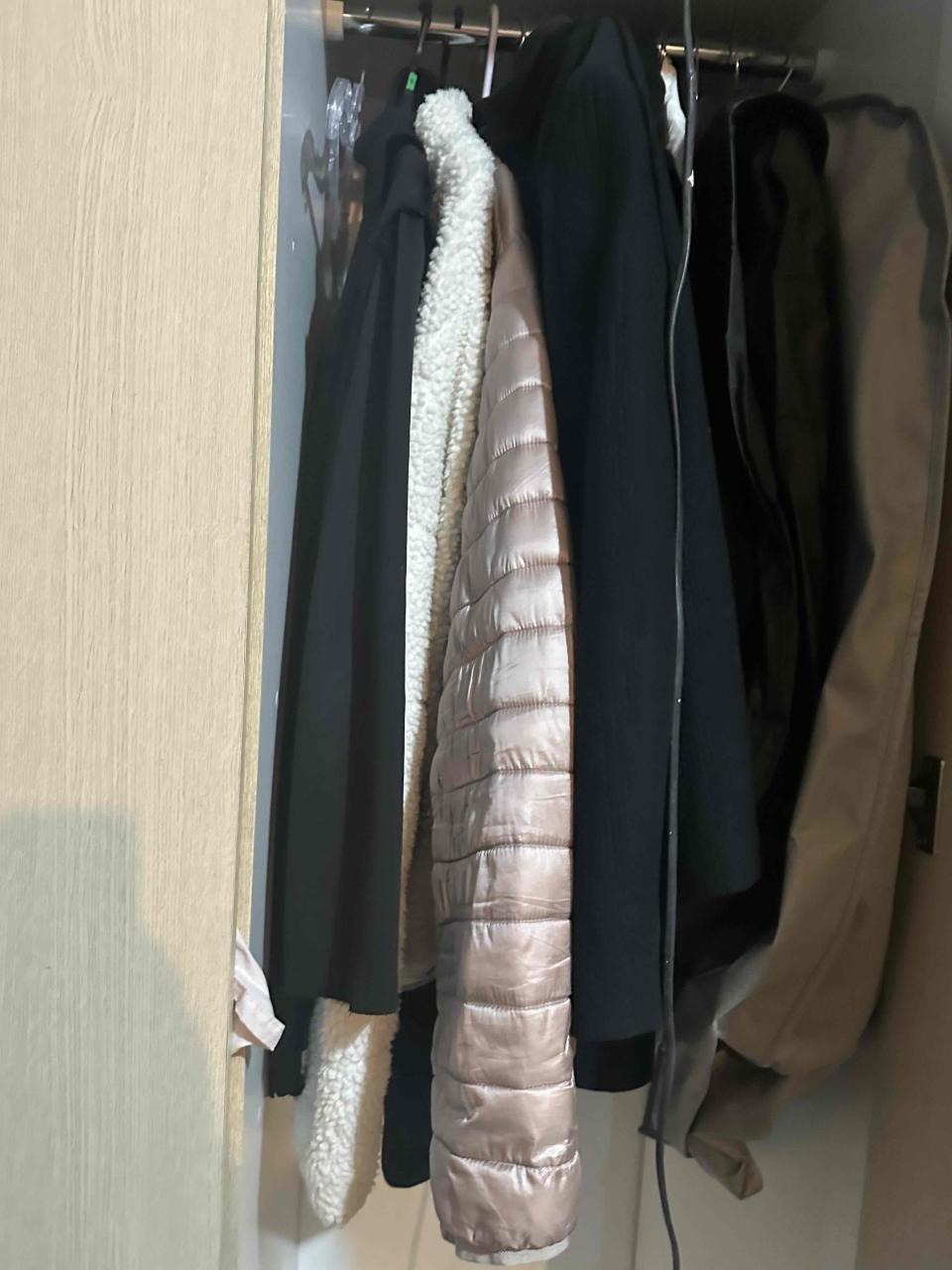Ropa variada para mujer y hombre - miniatura 5