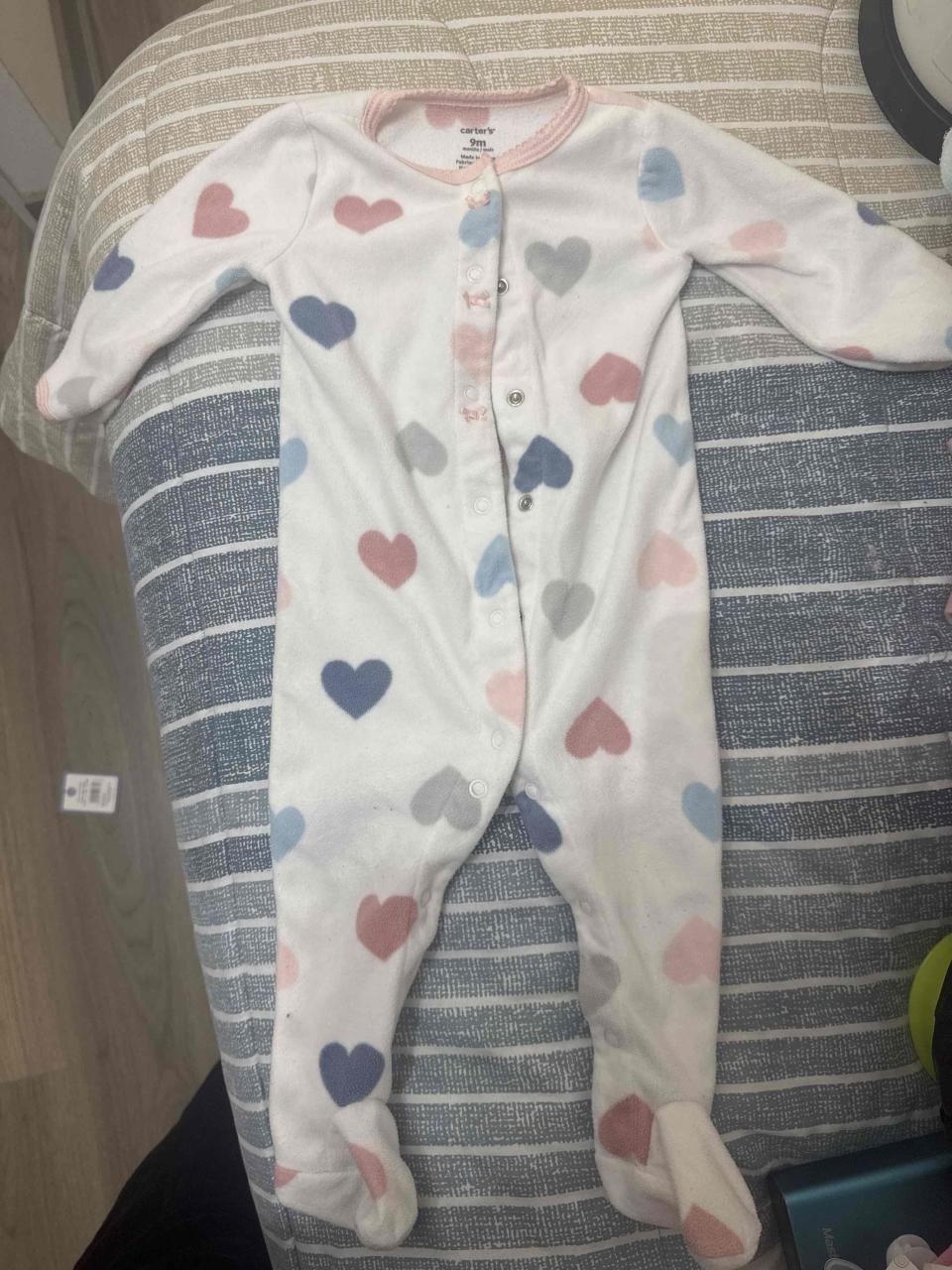 Enterito bebé con corazones