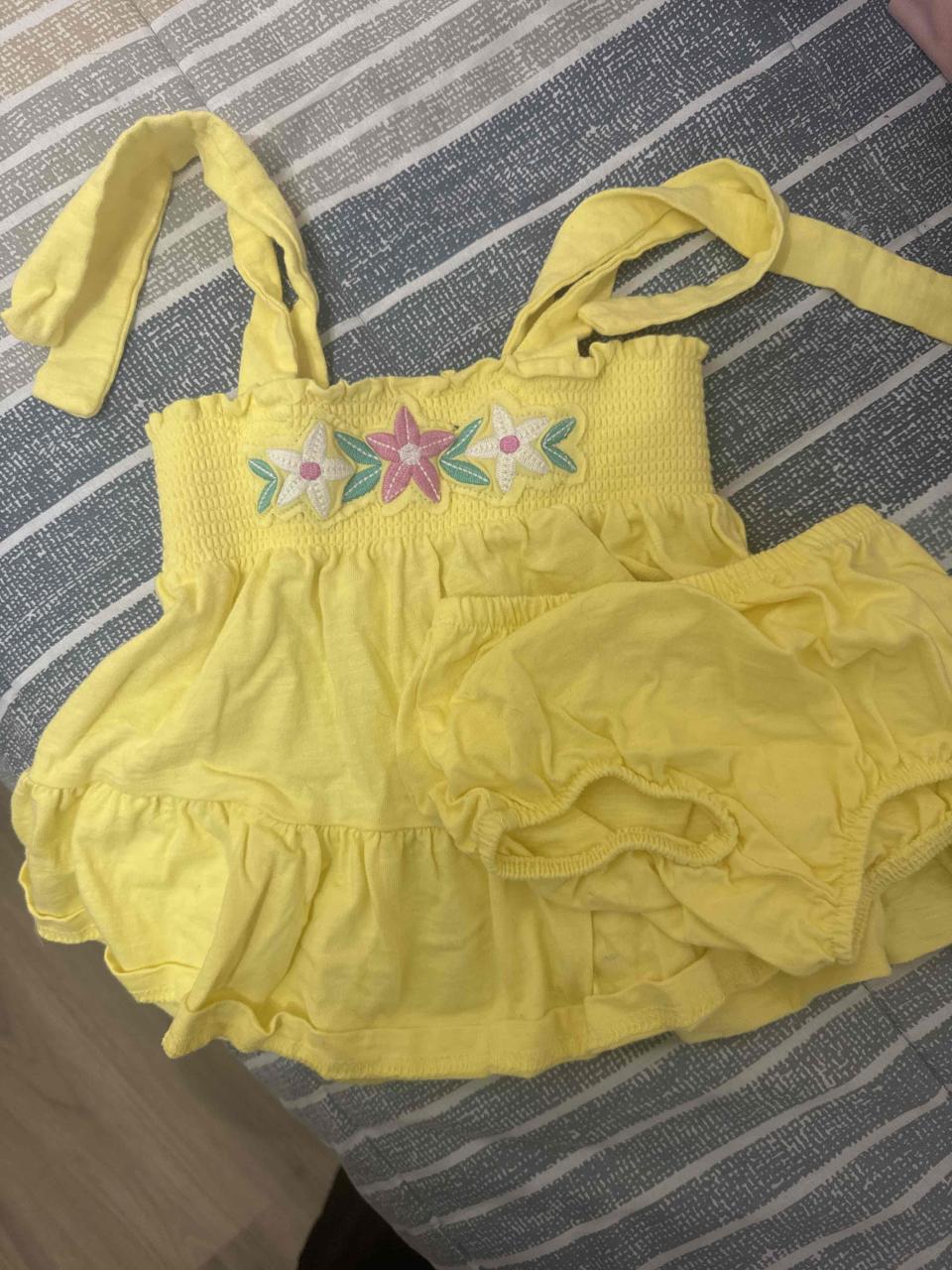 Vestido amarillo bebé con flores