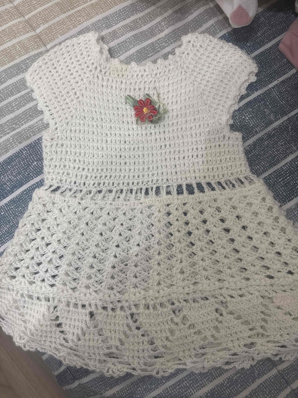 Vestido tejido blanco para niña