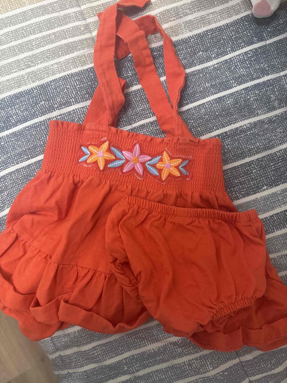 Conjunto niña rojo con flores
