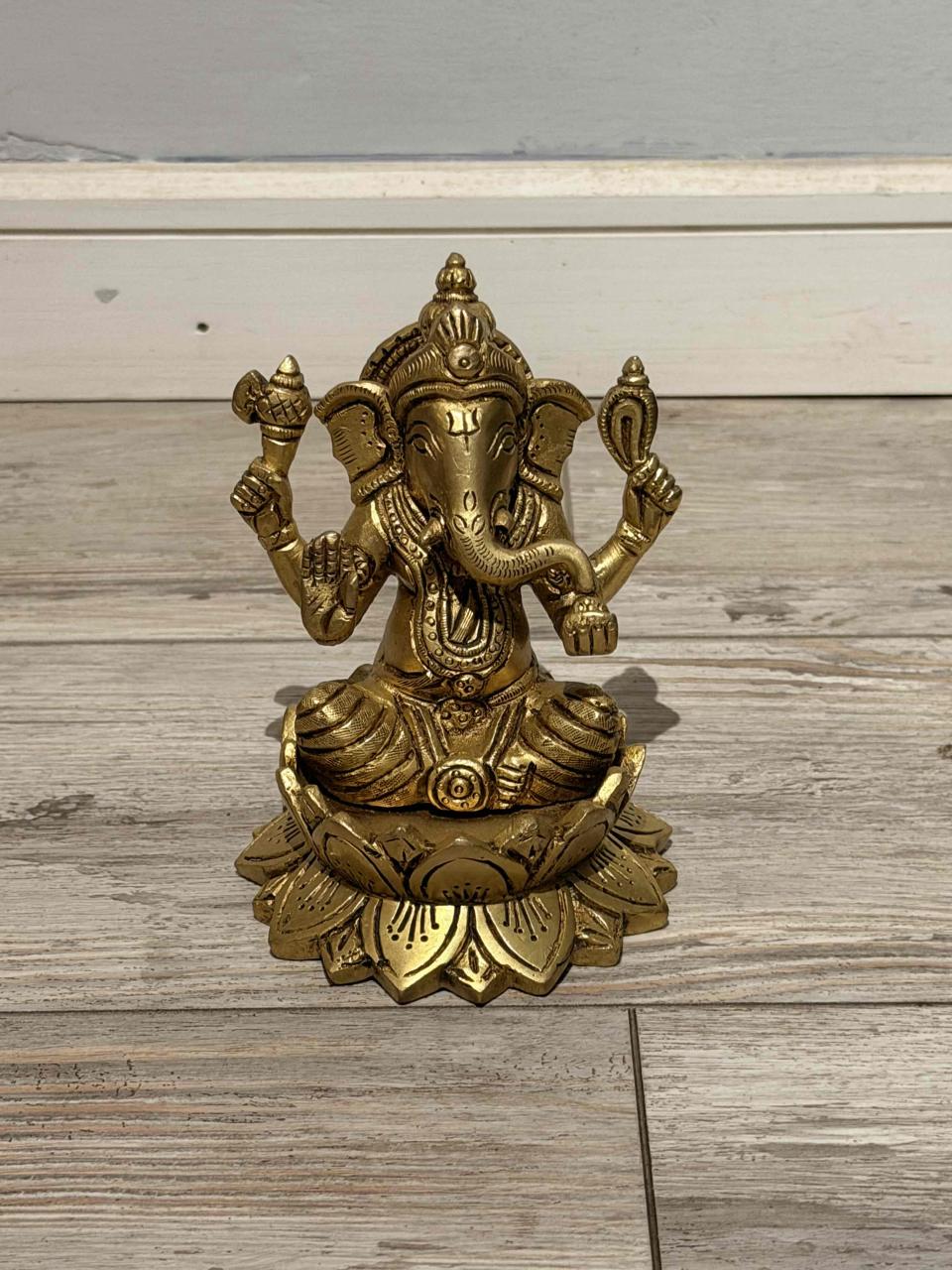Estatua Ganesha latón dorado sobre flor de loto – - miniatura 1