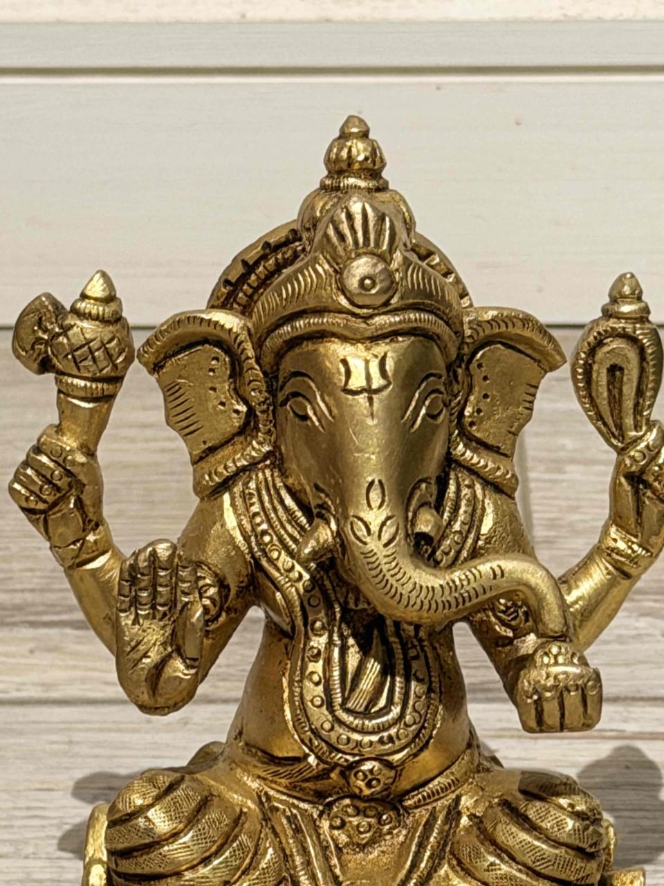 Estatua Ganesha latón dorado sobre flor de loto – - miniatura 2