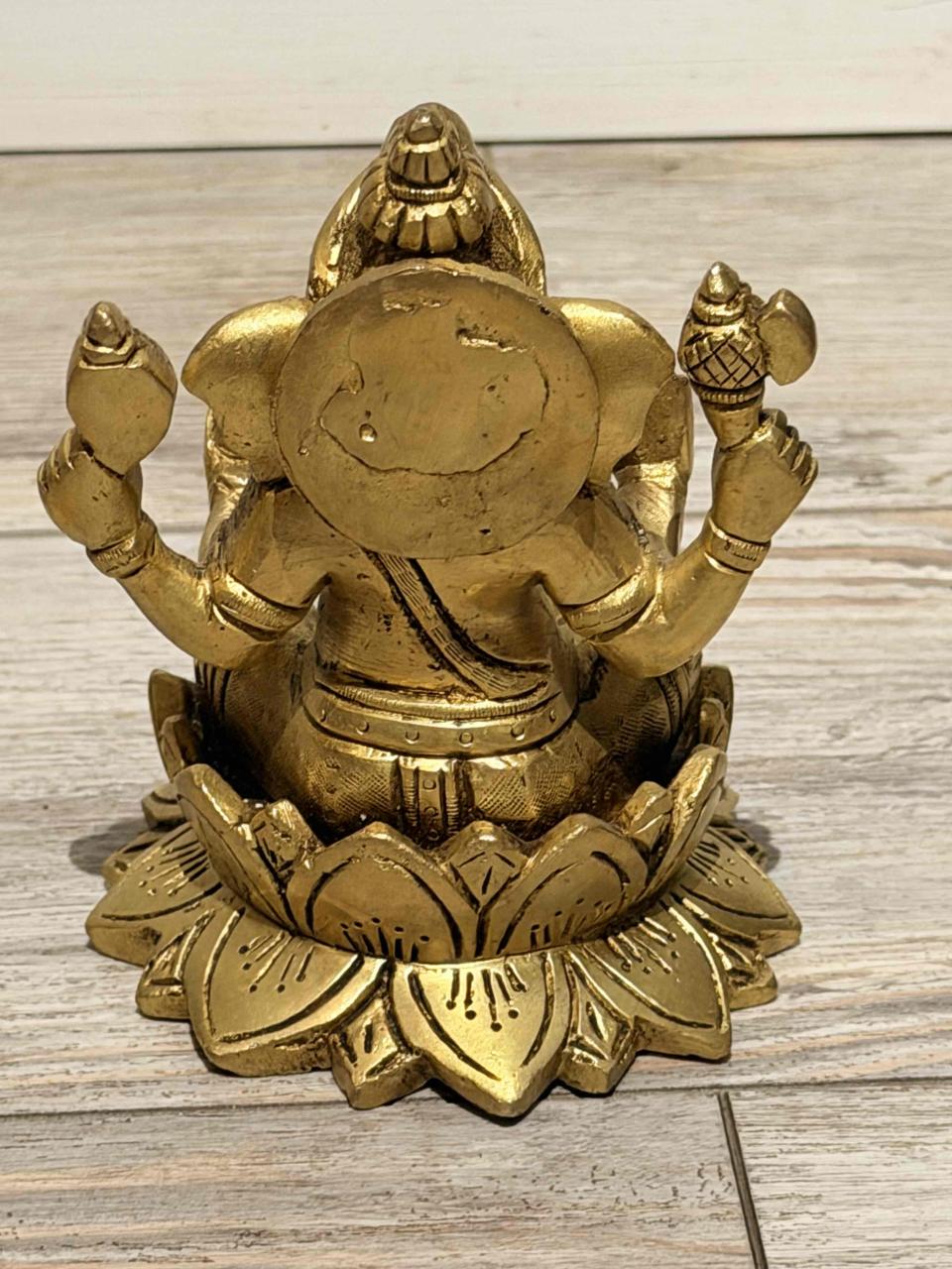 Estatua Ganesha latón dorado sobre flor de loto – - miniatura 4