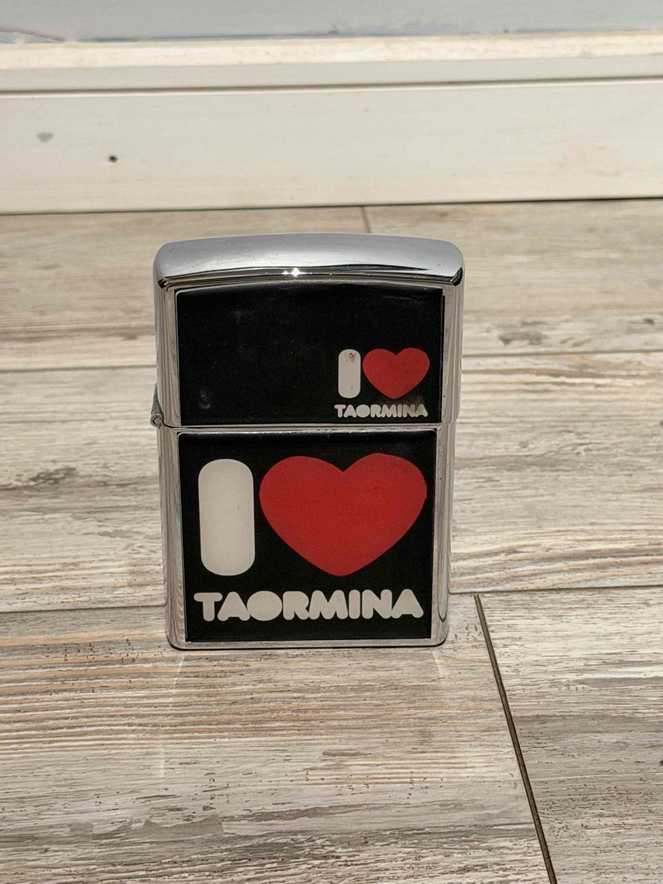 Encendedor tipo Zippo “I Love Taormina” – souvenir - miniatura 1