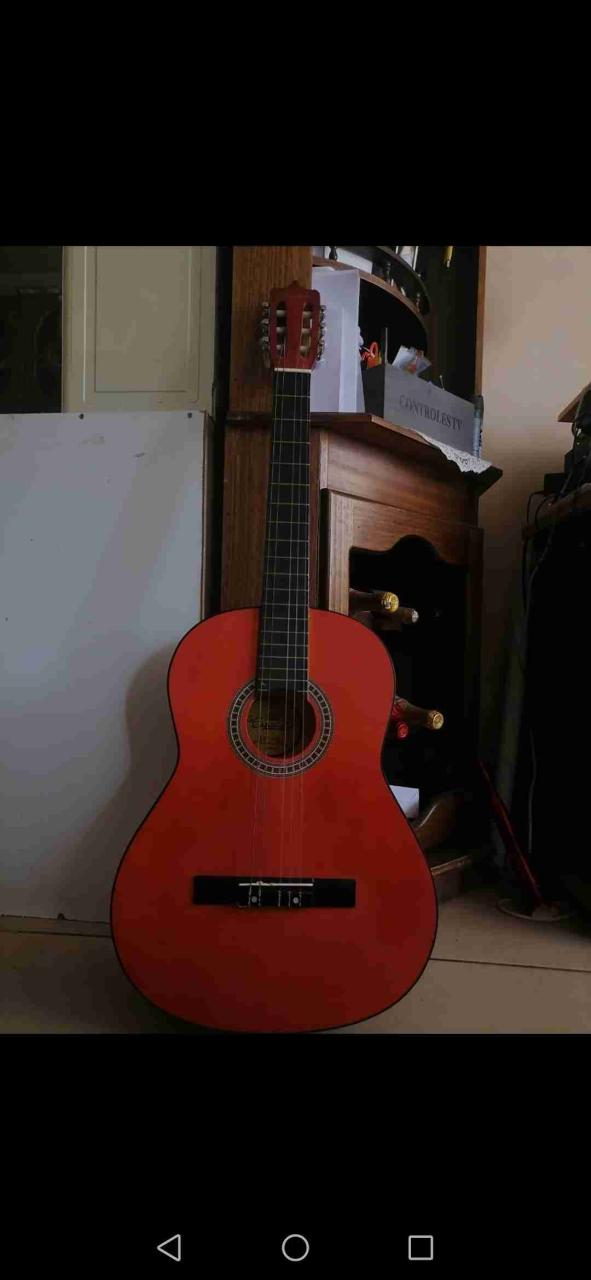 Guitarra clásica roja - miniatura 1