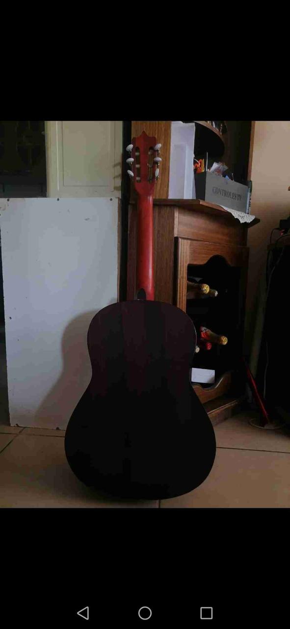 Guitarra clásica roja - miniatura 2