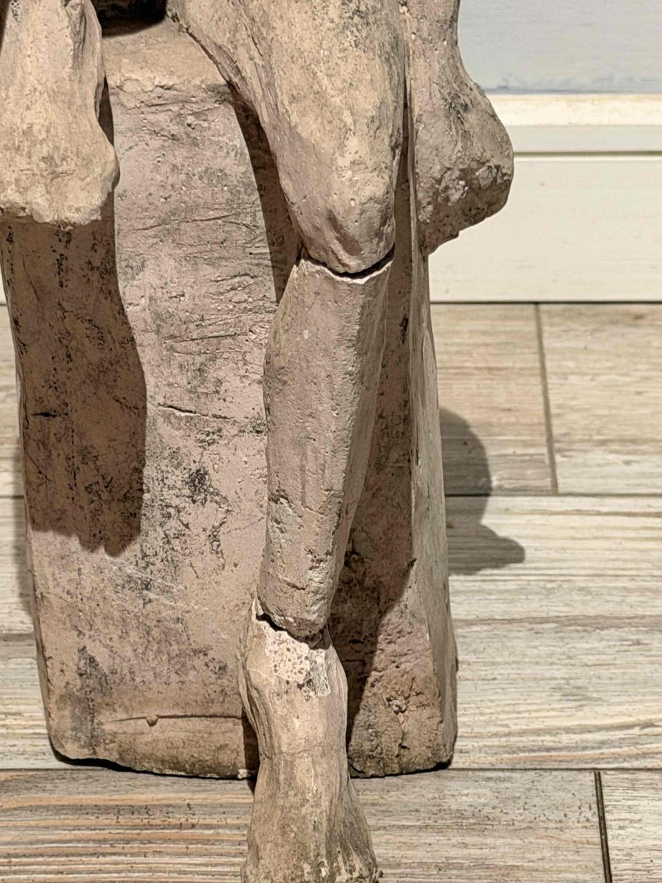 Escultura figura femenina sedente – yeso/terracota - miniatura 2