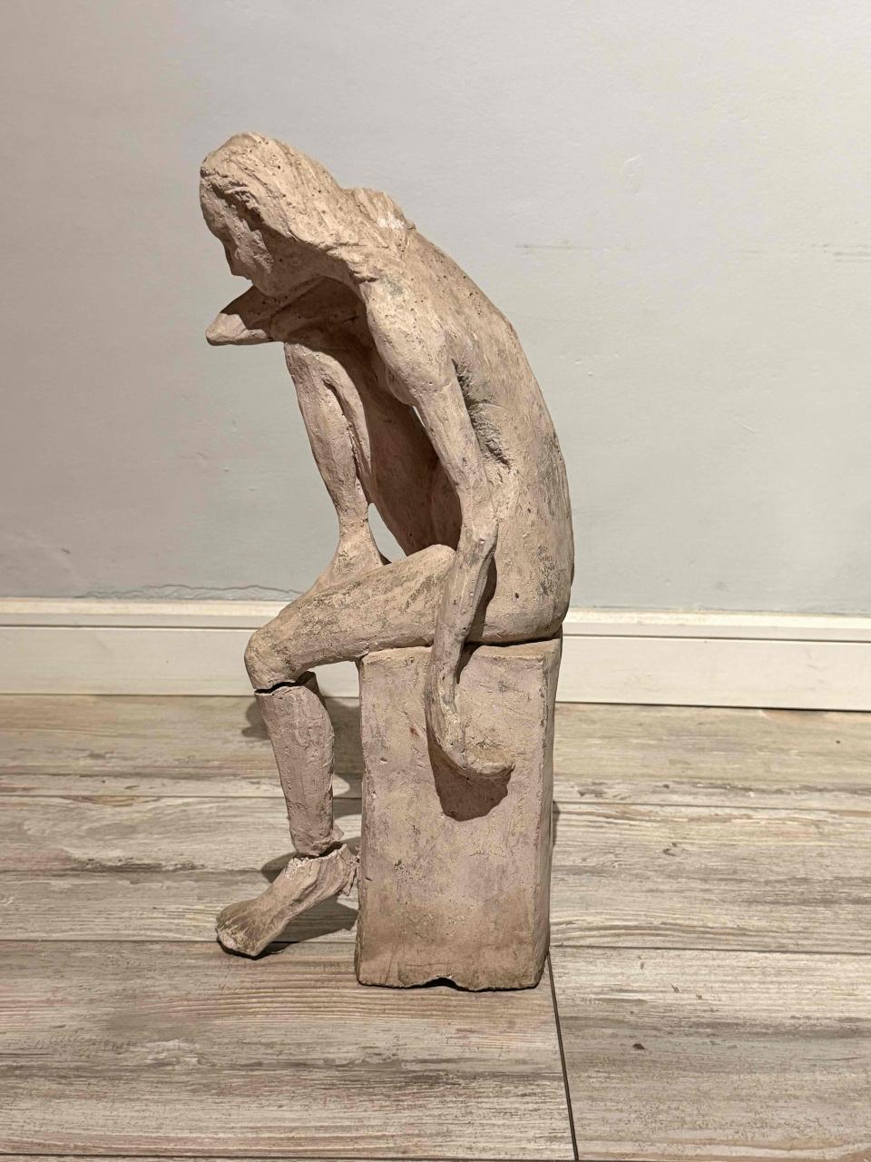 Escultura figura femenina sedente – yeso/terracota - miniatura 3