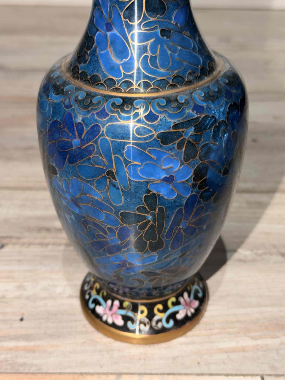 Jarrón Cloisonné chino – esmalte azul cobalto con - miniatura 3