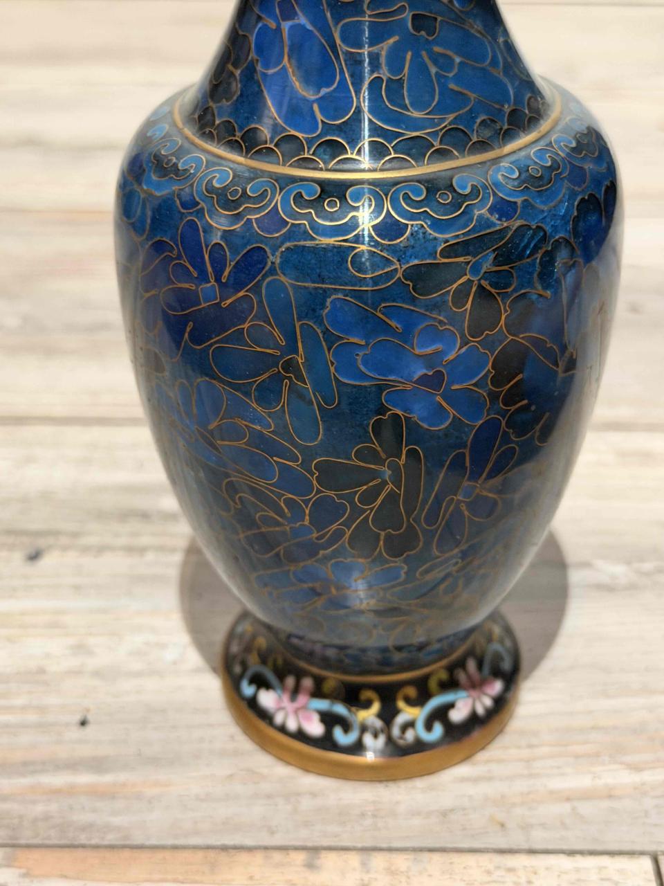 Jarrón Cloisonné chino – esmalte azul cobalto con - miniatura 4