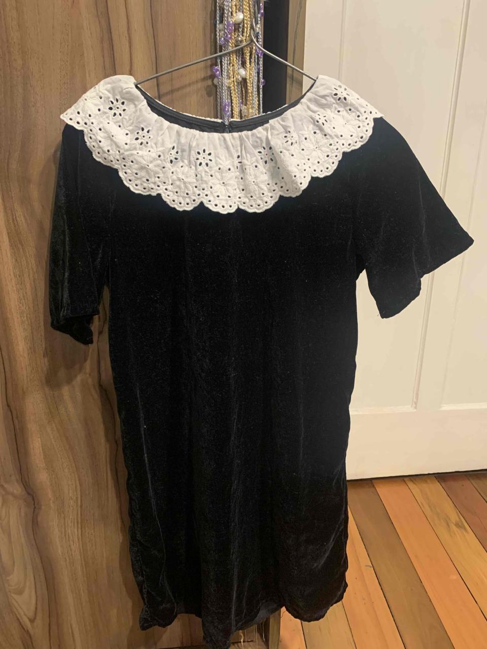 Vestido niña negro con encaje blanco - miniatura 1