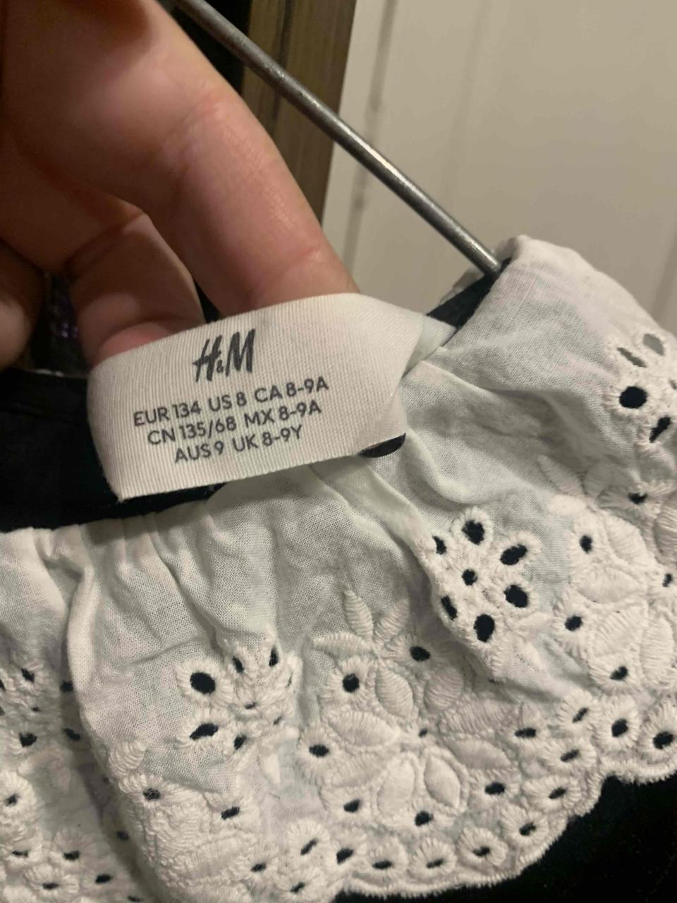 Vestido niña negro con encaje blanco - miniatura 2