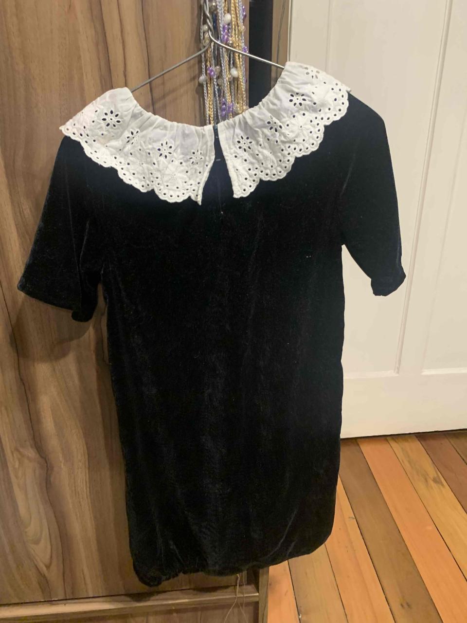 Vestido niña negro con encaje blanco - miniatura 3