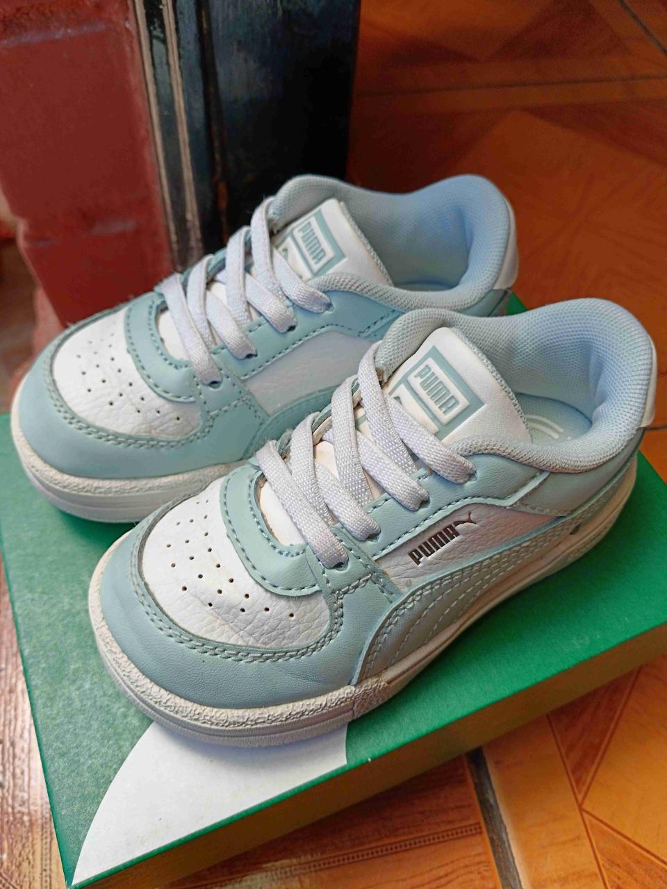 Zapatillas infantiles Puma blancas - miniatura 1