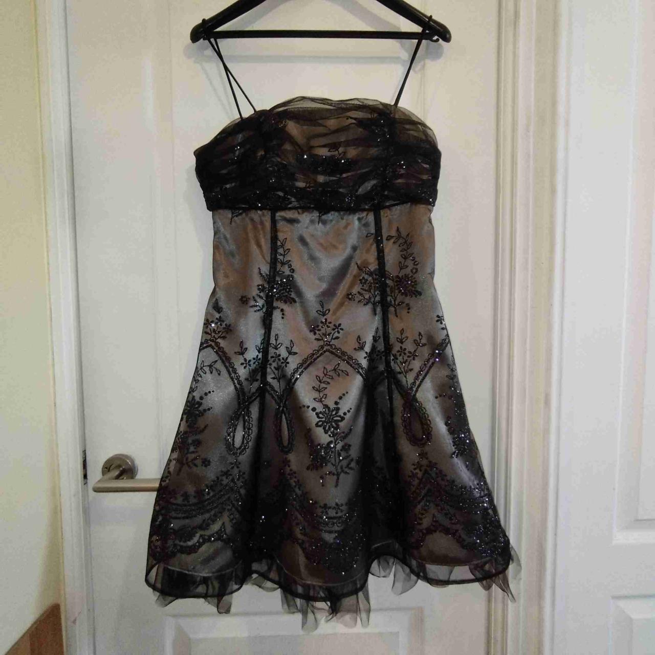 Vestido de fiesta negro bordado - miniatura 2